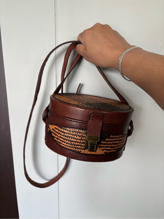 Vintage Handbags - Vintage handwoven rattan and genuine leather box purse 1970s RARE FIND